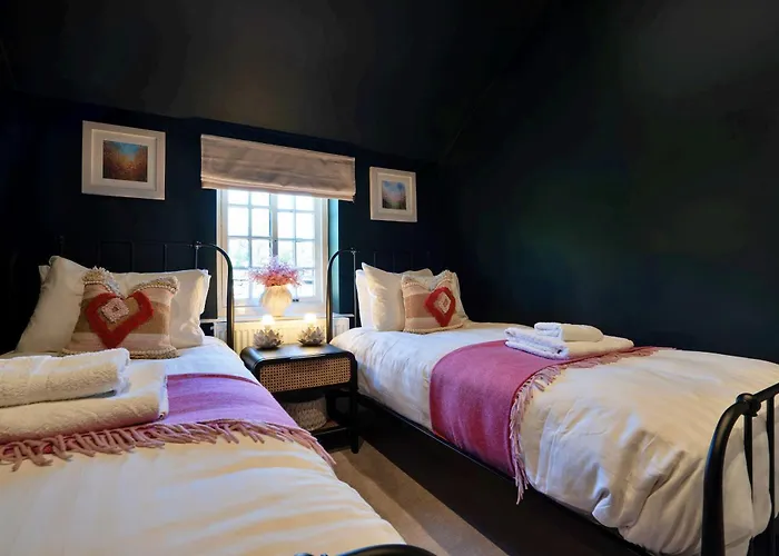 Finest Retreats - Sisu Bakewell, Limestones Cottage