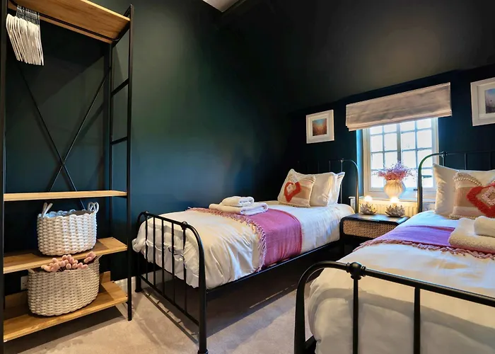 Finest Retreats - Sisu Bakewell, Limestones Cottage