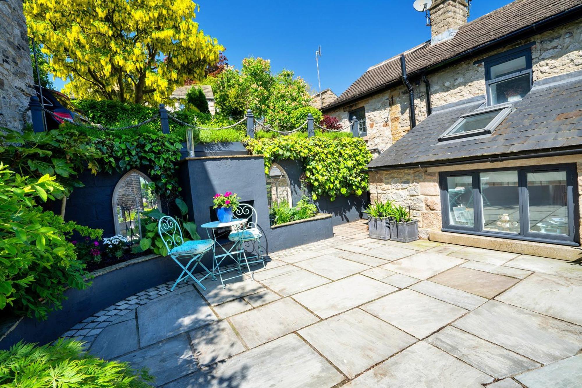 Finest Retreats - Sisu Bakewell, Limestones