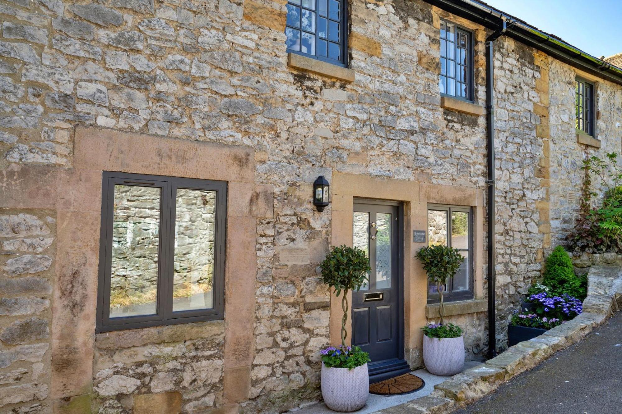 Finest Retreats - Sisu Bakewell, Limestones